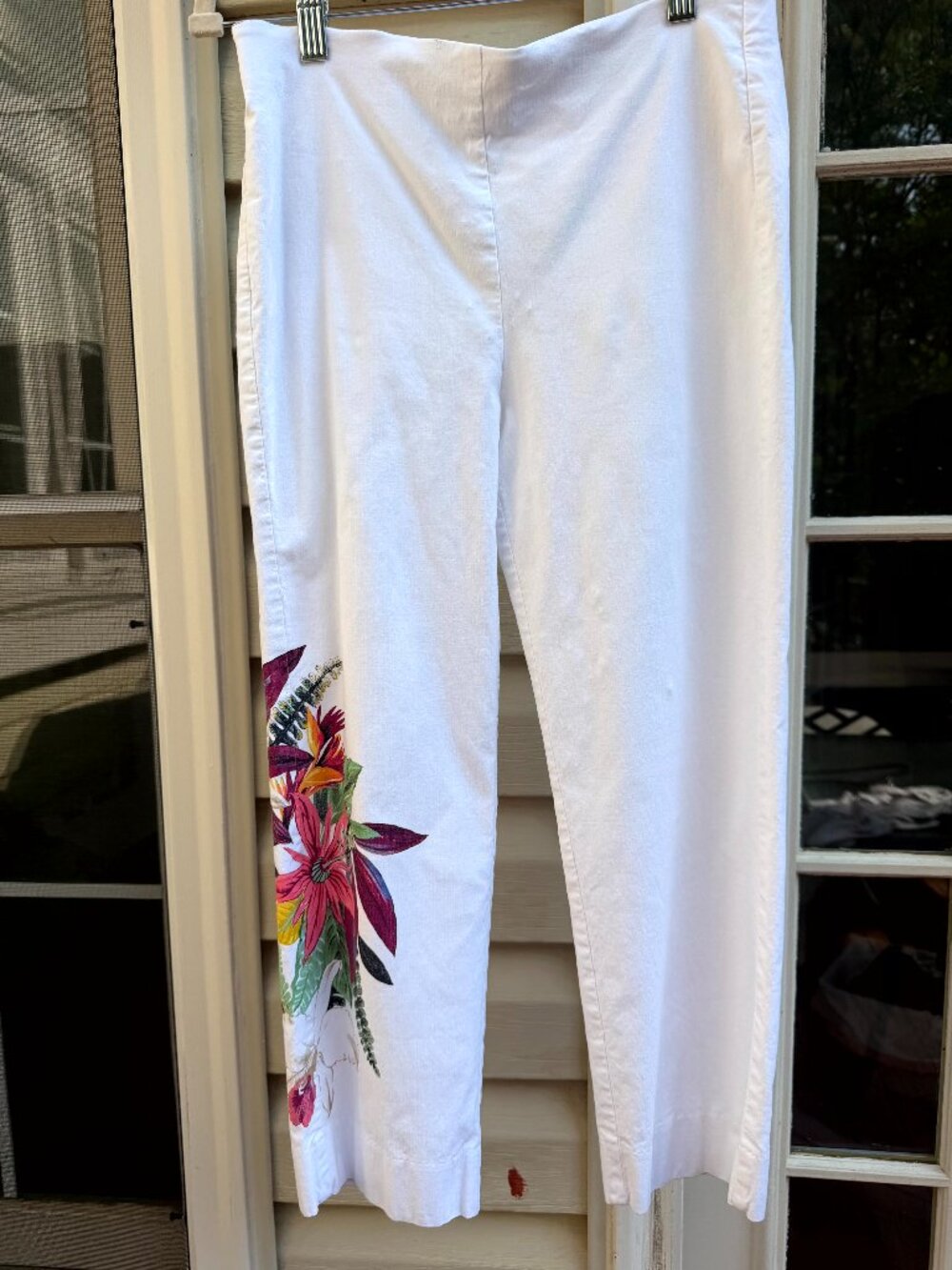Chico's Brigitte White Floral Print Stretch Crop Pants, Size Chico's 0/US 4